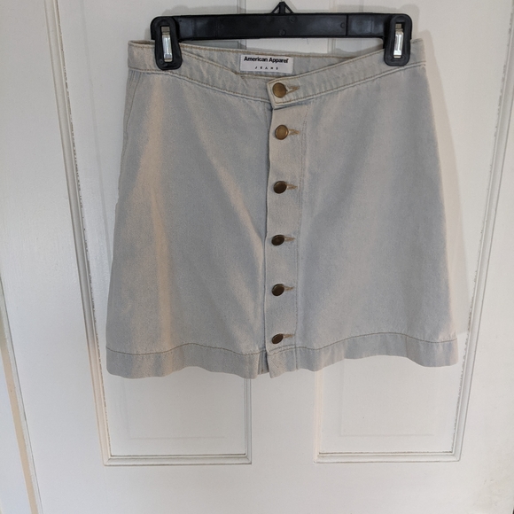 American Apparel button down denim skirt, Light Wash, size medium - Picture 3 of 4